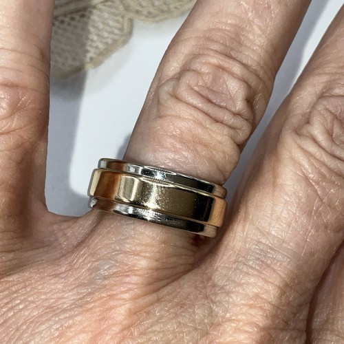 14K Two Tone Ring / Wedding Band Beautiful Design 8.10 Grams - Picture 5 of 6