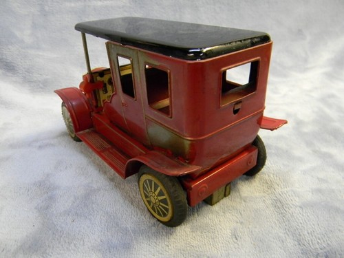1/16 SCALE VINTAGE BANDIA 1915 FORD MODEL "T" JAPANESE TIN RED FRICTION CAR - Picture 5 of 11