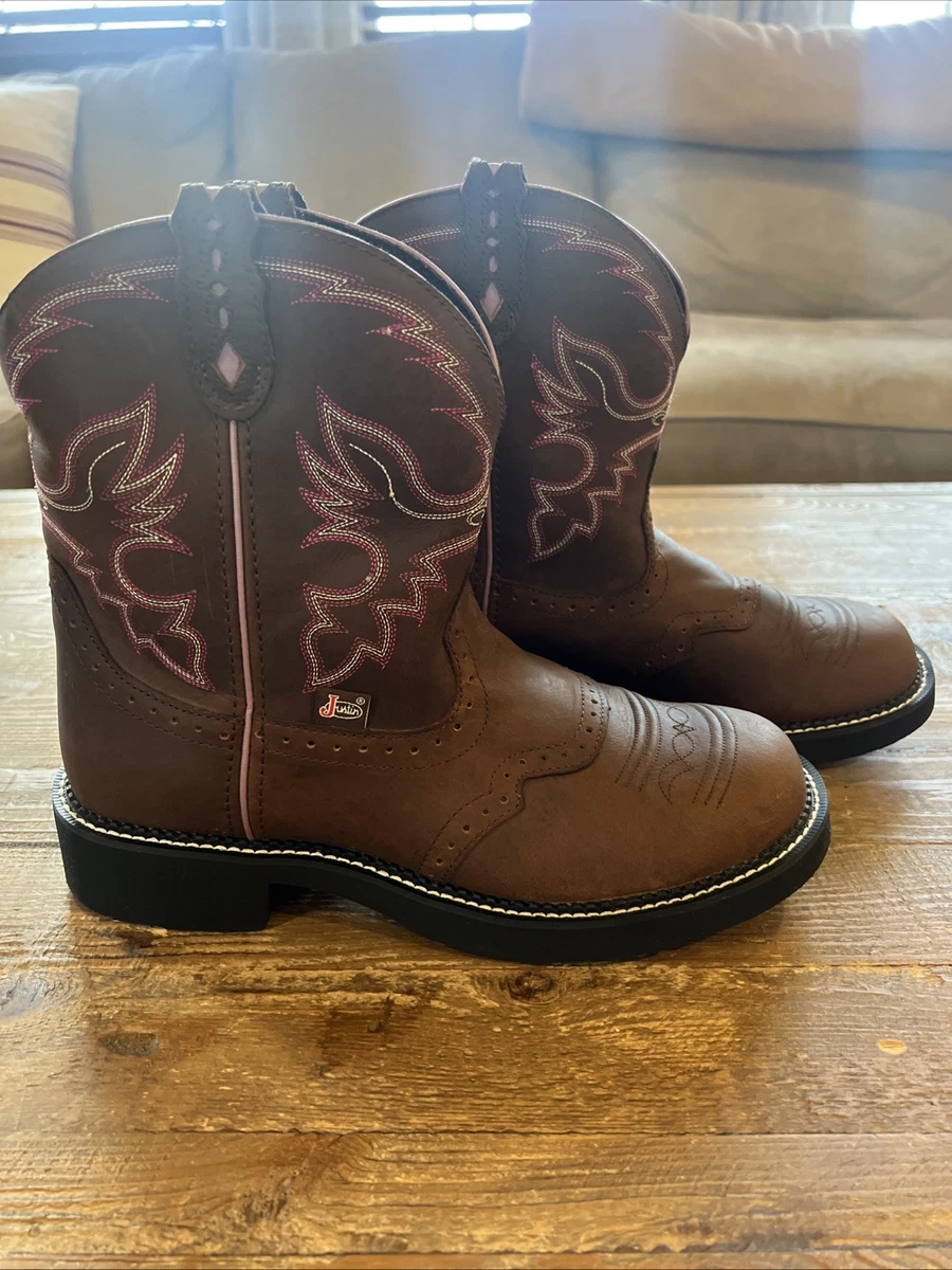 JUSTIN REECE ENGLAND Femmes Bottes Chelsea Avec Talon Marron en Taille