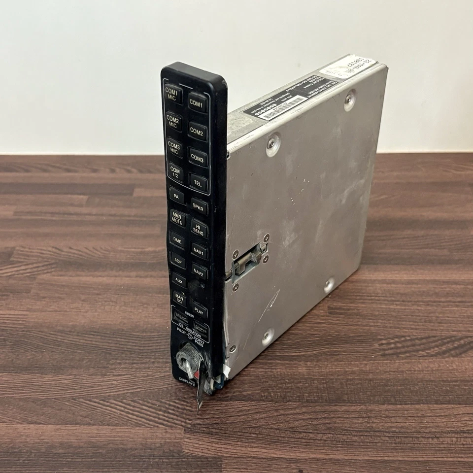 Panel de audio Garmin GMA 1347 011-00809-00 - para piezas Foto 2 de 3