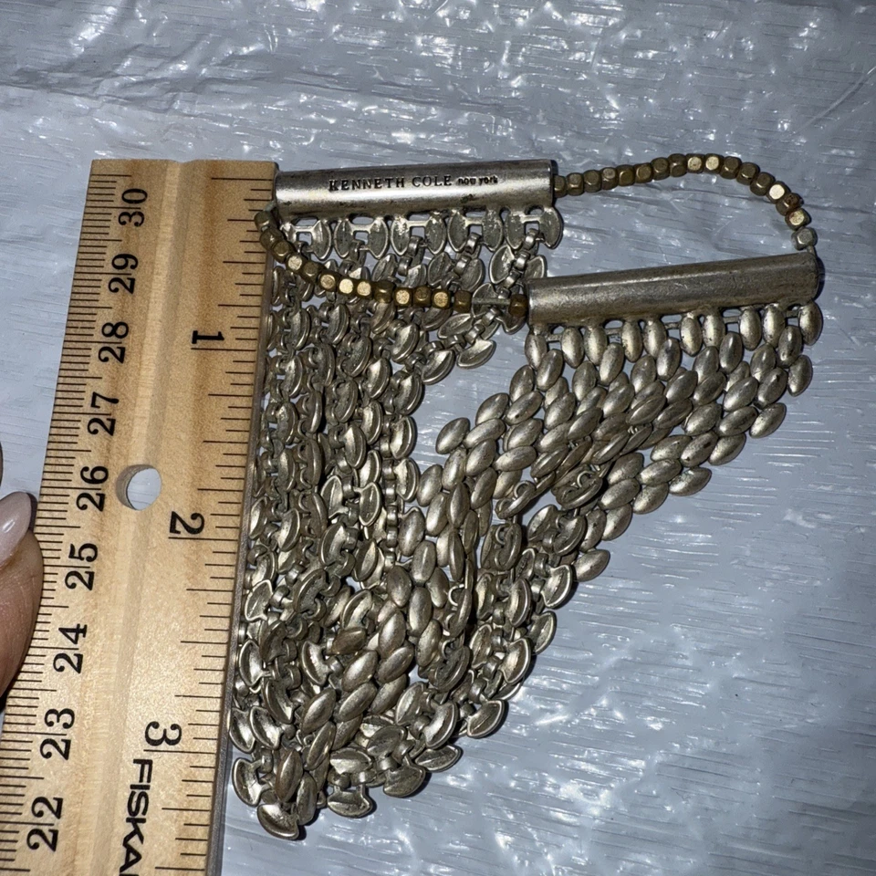 Brazalete Kenneth Cole Silvertone Multi Hilo Cadena Elástico Usado Fair Ver Foto 3 de 4