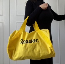 Błyszcząca żółta torba podróżna z paskiem crossbody