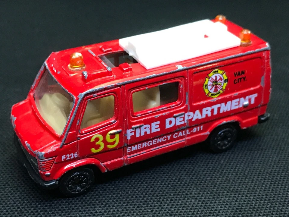 Fire Department Van Unbranded Collectable Scale 1:64 - Image 2 of 4