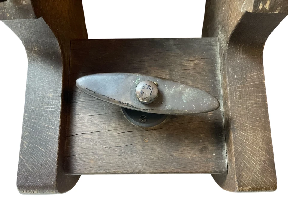 Enorme cañón de mortero de metal vintage sobre base de madera con 6 bolas de cañón Foto 4 de 4