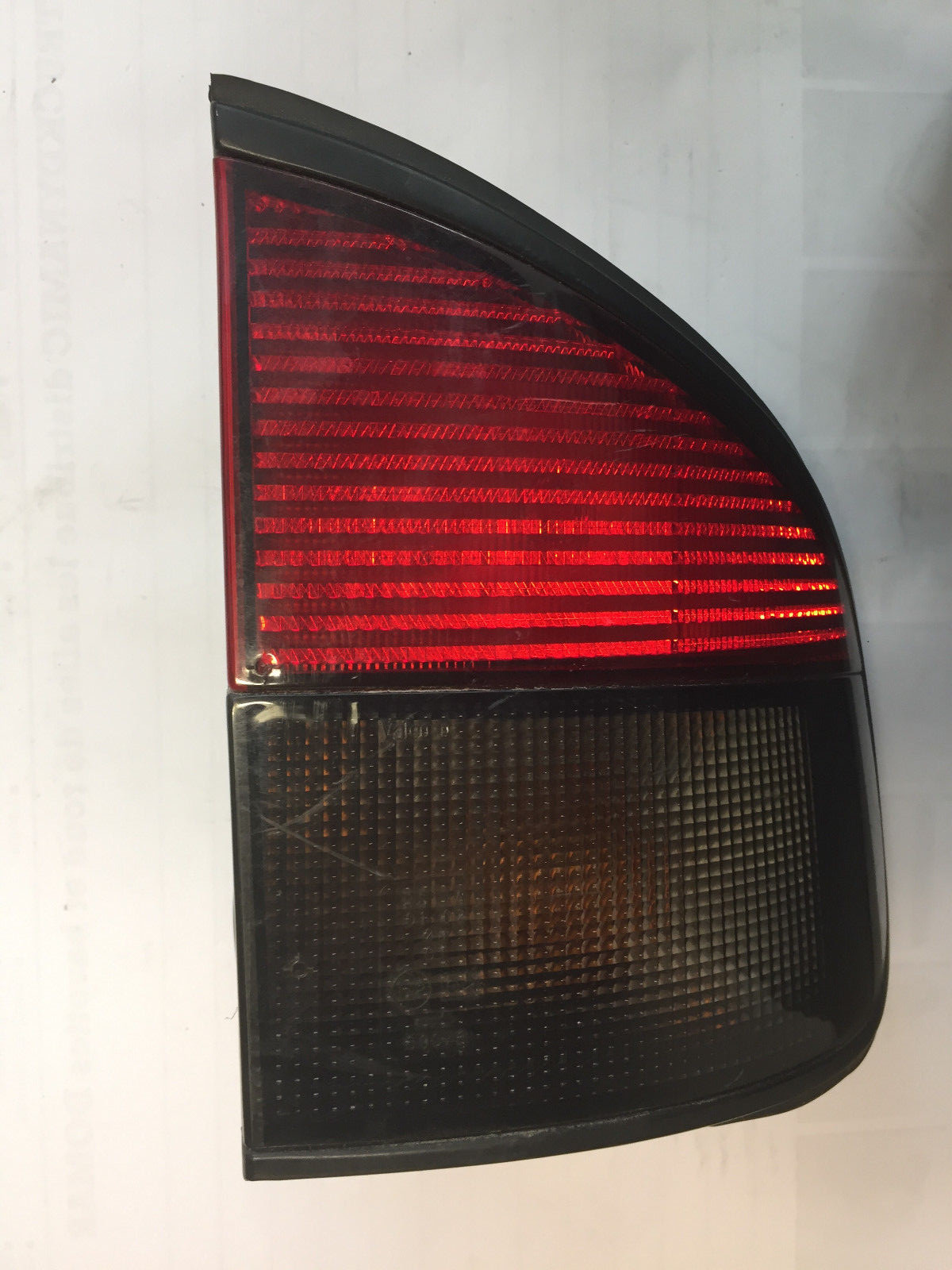 Feu arriere droit Valeo 084755 qualite origine piece neuve berline Renault Safrane