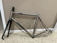 Lynskey Titanium R265 Disc with Pro Carbon Fork in Excellent Condition, Medium