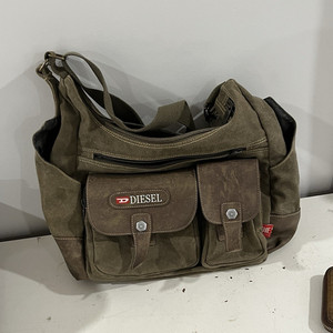 Zo Messenger Bag | eBay
