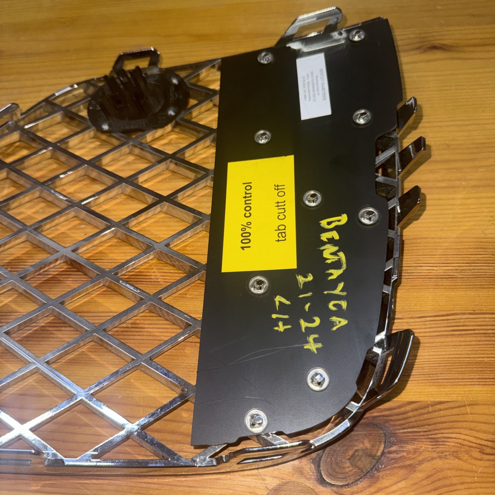 2021-2023 Bentley Bentayga Front Bumper Left Grill Oem #B064