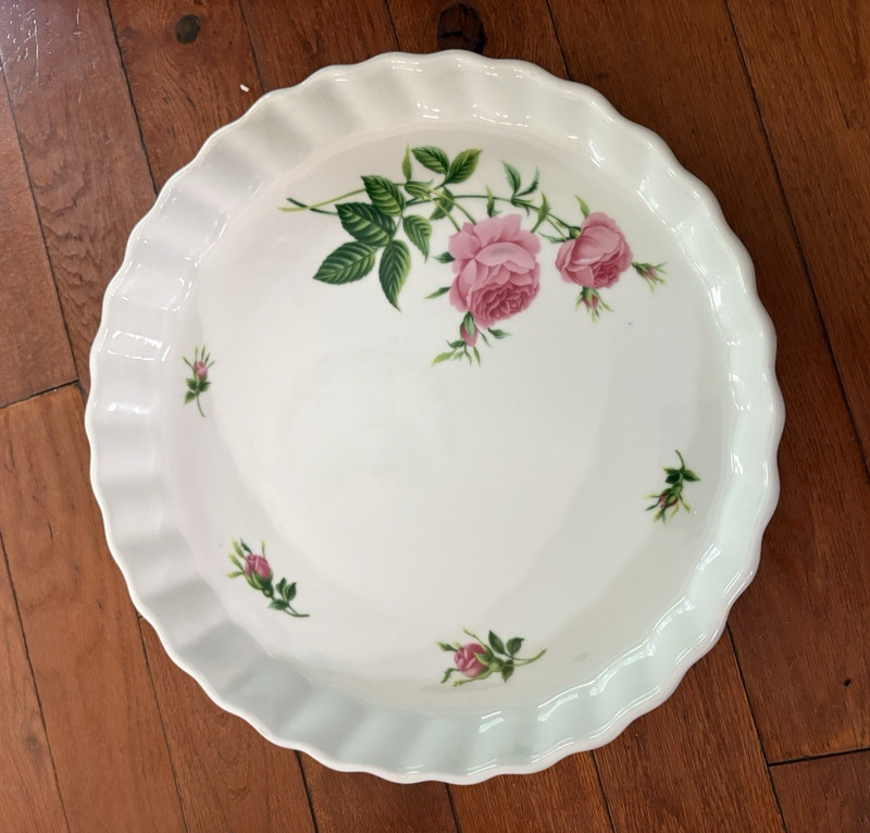 Oneida Rose Ceramic Round Pie Dish Floral Scalloped Edge Oven/Microwave Safe
