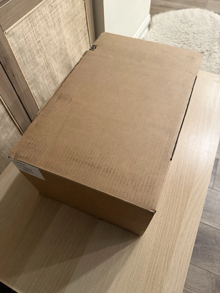 1st GEN APPLE VISION PRO 256 GB NEVER BEEN USED/UNOPENED - Image 4 of 4