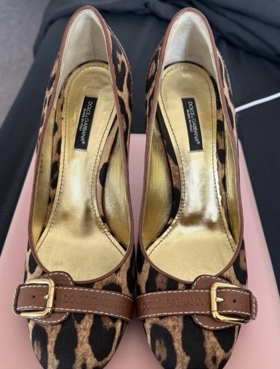 Zapatos de salón Dolce & Gabbana con hebilla y estampado de leopardo talla 37 EE. UU. 6,5 Foto 2 de 4