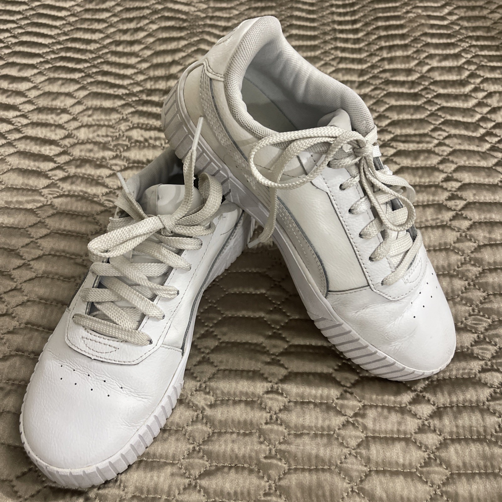 Puma Women's Athletic Shoes Size 8.  White.  Great Condition.