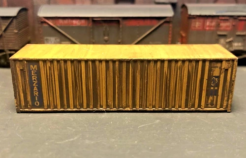 N GAUGE 30ft SHIPPING CONTAINER "MERZARIO" HEAVILY WEATHERED CONDITION