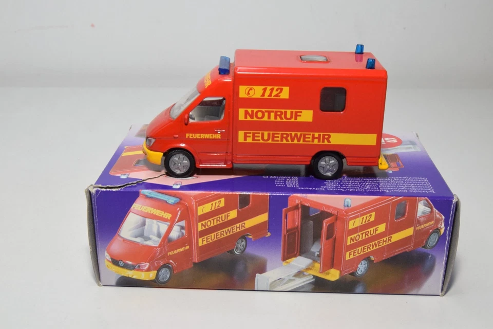 B67 1:55 SIKU 2020 MERCEDES-BENZ RTW WITH BOX BODY RESCUE VAN FIRE BRIGADE MIB 2 - Image 2 of 4