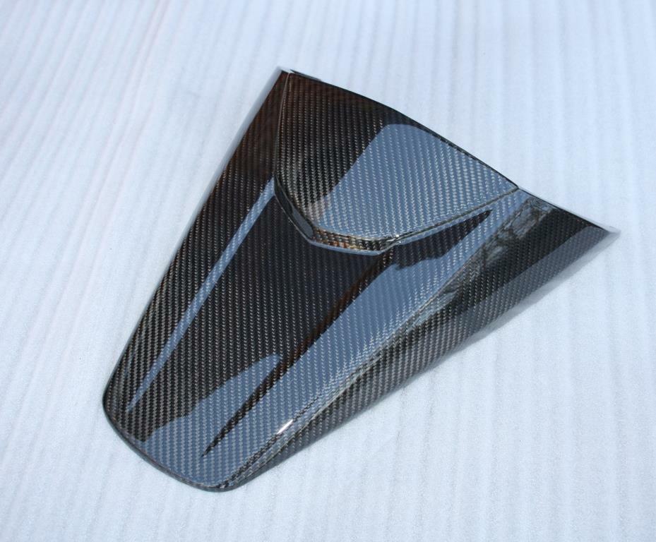 Capot de selle Honda CB650F en pur carbone brillant pour un look racing unique