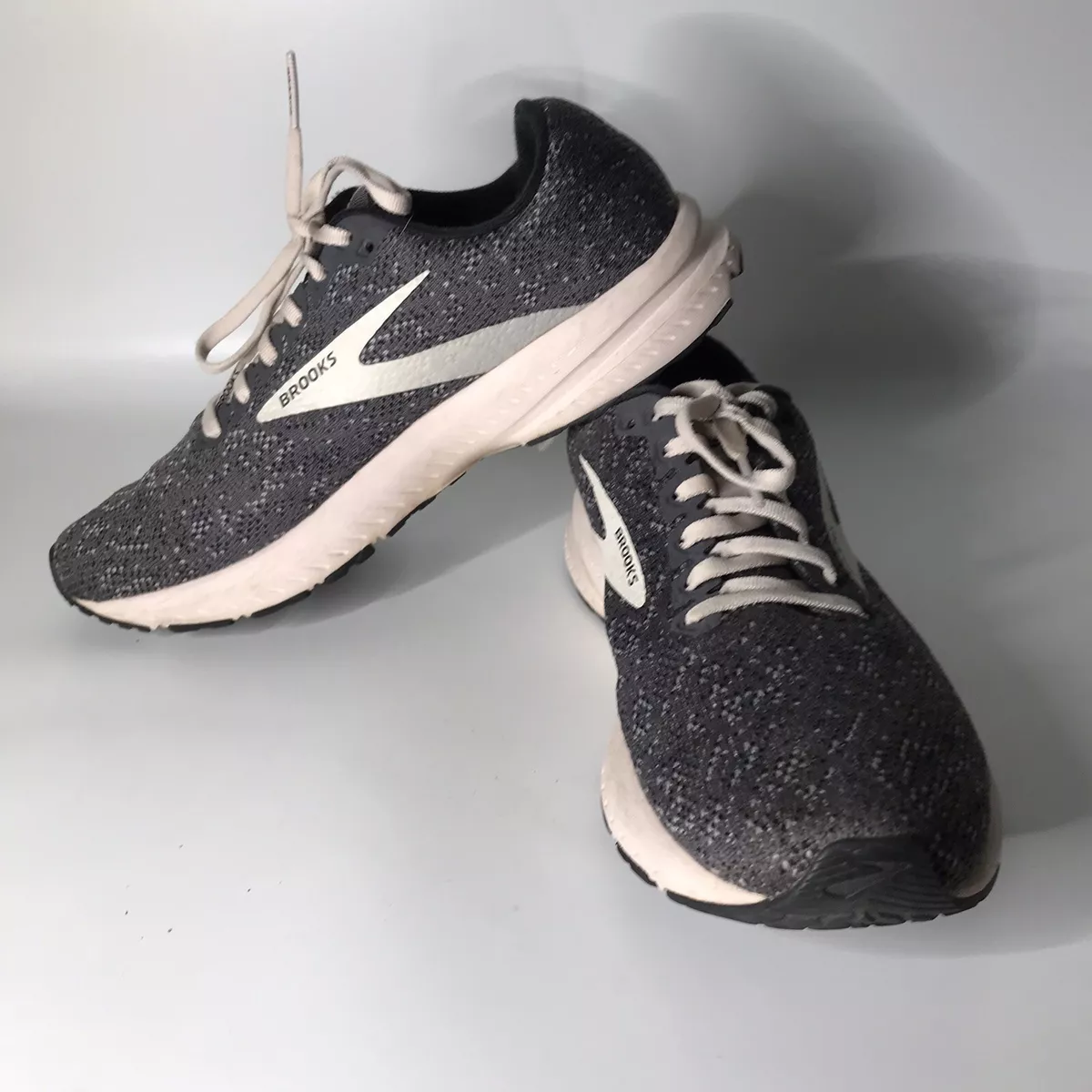 Brooks Launch 7 Womens Size 9.5M Running Shoes Gray Light Pink