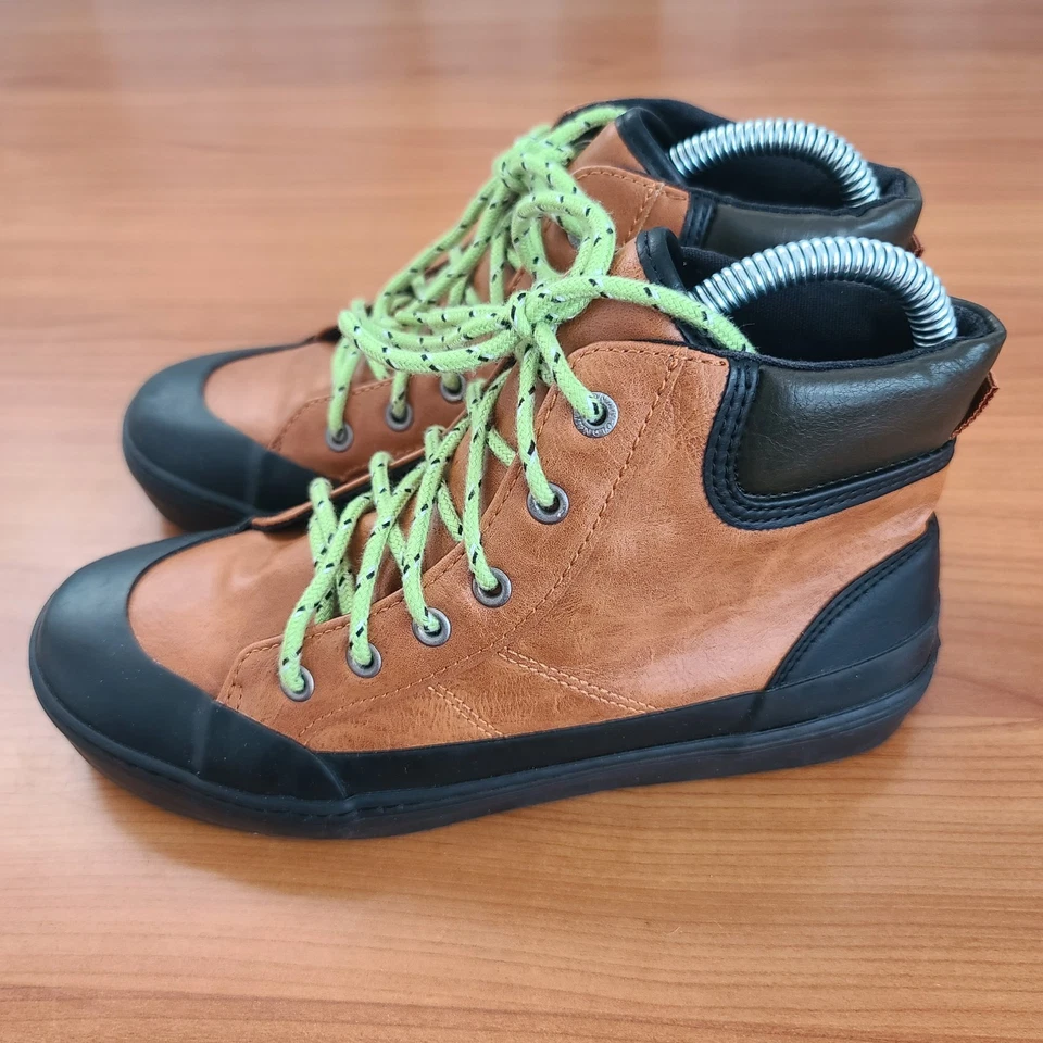 Old Navy Kids Shoe Boots Youth Boys  Lace Up Tan Faux Leather Black Rubber Sz 4 - Image 4 of 4