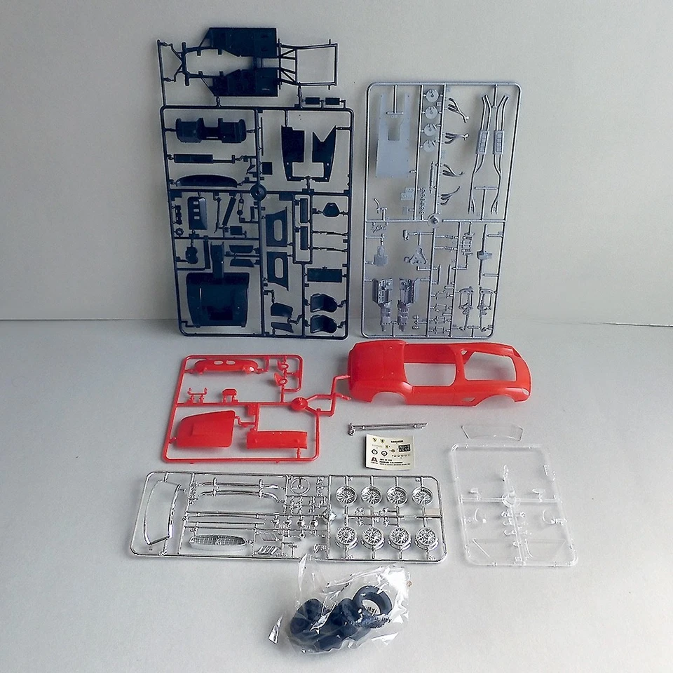 Kit modellino ITALERI 1/24 FERRARI CALIFORNIA 250 GT n.662 - Immagine 3 di 4