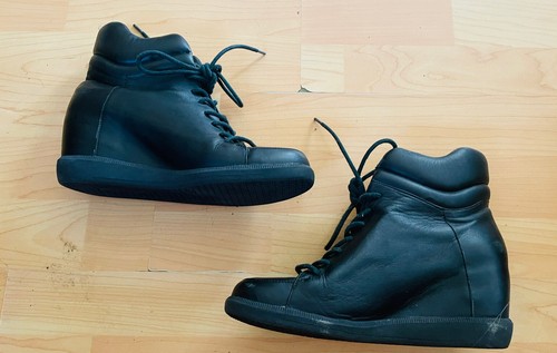 MODERN VICE ITALIAN solid black wedge 