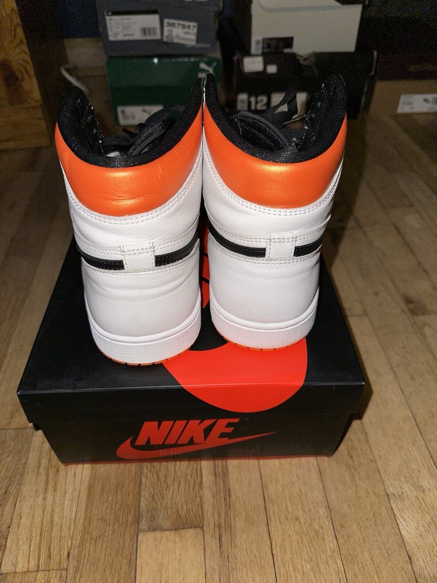 Electro Orange Jordan 1s View 3