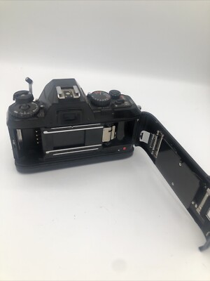 Nikon N2020 35mm Camera, SLR Sigma Zoom 35-70 ** Bon état