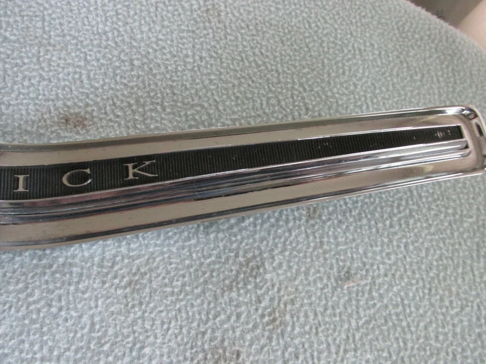 BARRA CENTRAL BOCINA ORIGINAL PARA BUICK INVICTA 1962 O LESABRE Foto 3 de 4