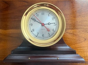 2022 CHELSEA 4 1/2 INCH DIAL BRASS SHIPSTRIKE SHIP'S BELL CLOCK MAHOGANY BASE