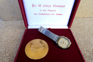 NVA MdI Stasi VP honorary gift 30 years MdI Ruhla watch medal GDR