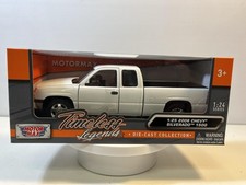 Chevy Silverado 2006 modelo de coche diecast escala 1/25, nuevo en caja de Motormax