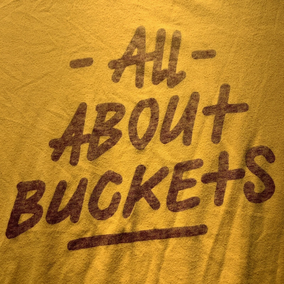 Camiseta Minnesota Nike Para Hombres LG Kyrie Todo Sobre Cubos Corte Atlético Dri-Fit Univ Foto 3 de 4