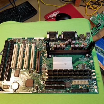 Intel AA 695197-406 Slot 1 ATX Motherboard - 698571-001 684267-004 w/ 576MB Ram