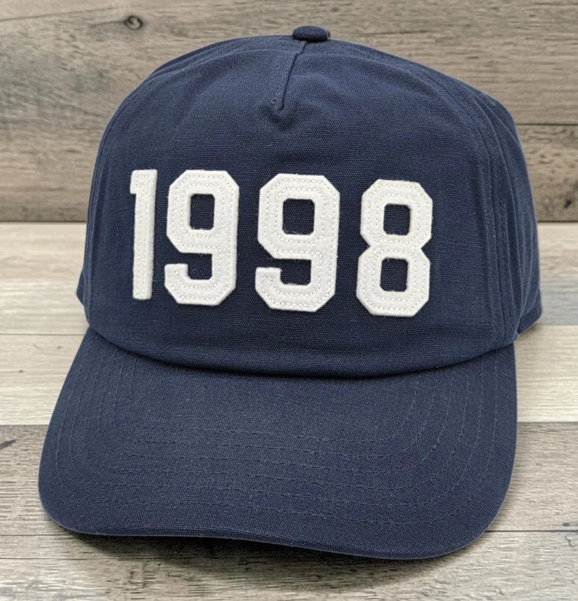 Cappello Camionista Vineyard Vines Rosso Con Toppa Balena &ndash; Taglia Unica