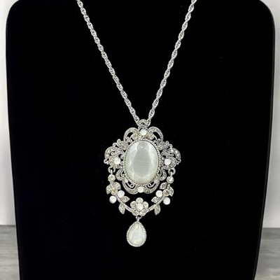 Vintage Avon White Cat s Eye Glass Rhinestone Silver Tone Pendant Necklace