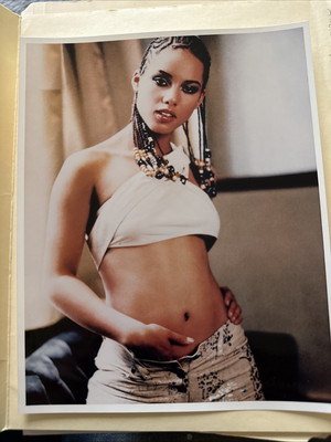 Alicia Keys Posing 8x10 PHOTO PRINT