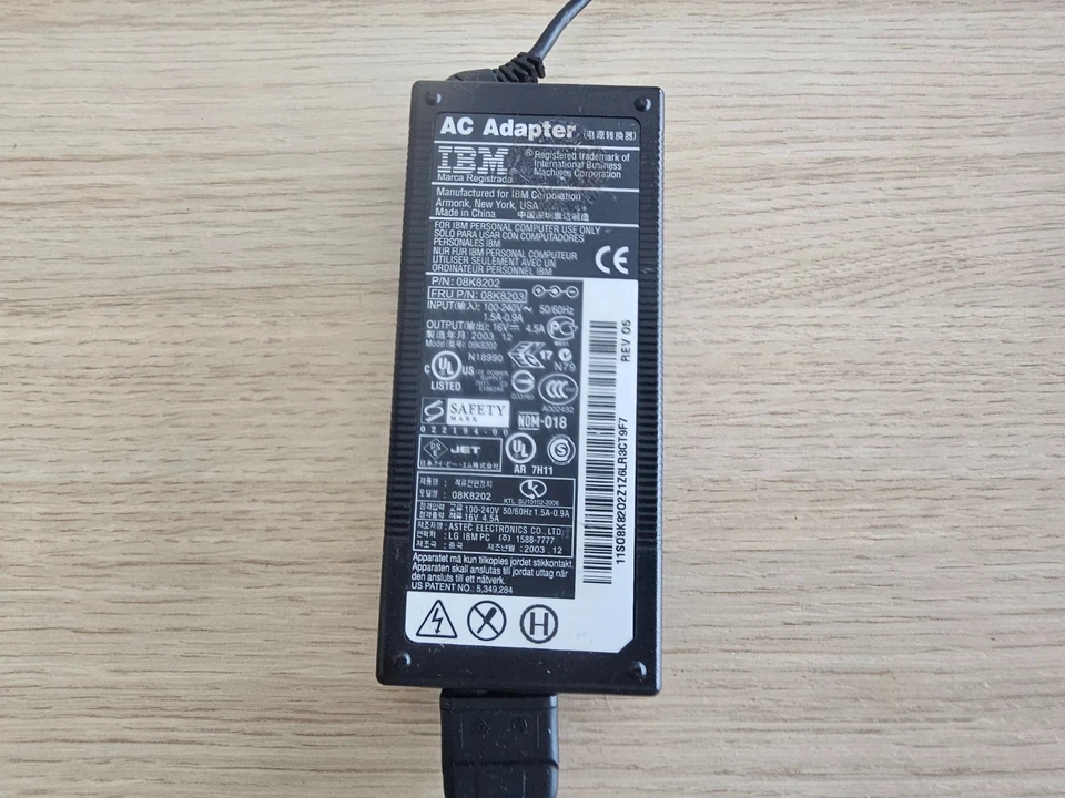 IBM ThinkPad T42p - Pentium M 2,1 GHz - mit Netzteil - Schwarz - Bild 4 von 4