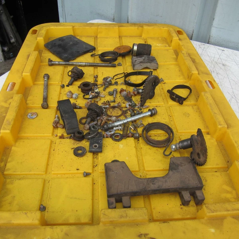 Kawasaki KD 100 1976 OEM HARDWARE OJAL RESORTE TUERCA PERNO ESPACIADOR REFLECTOR Foto 3 de 4