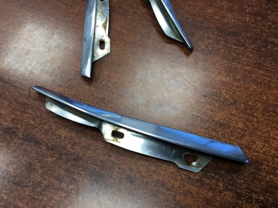 Ford Torino Ranchero GT Cobra 1970 1971 usado guardabarros delantero molduras de labios molduras Foto 2 de 4