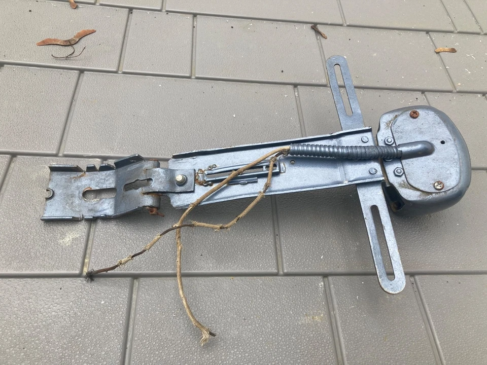 Lincoln Continental 1941 soporte de matrícula luz Foto 4 de 4