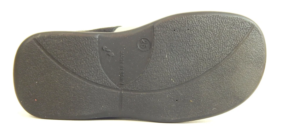 DE OSU-FARO - Spain - Girls Silver Patent Leather Dress Shoes - European -Size 8 - Image 4 of 4