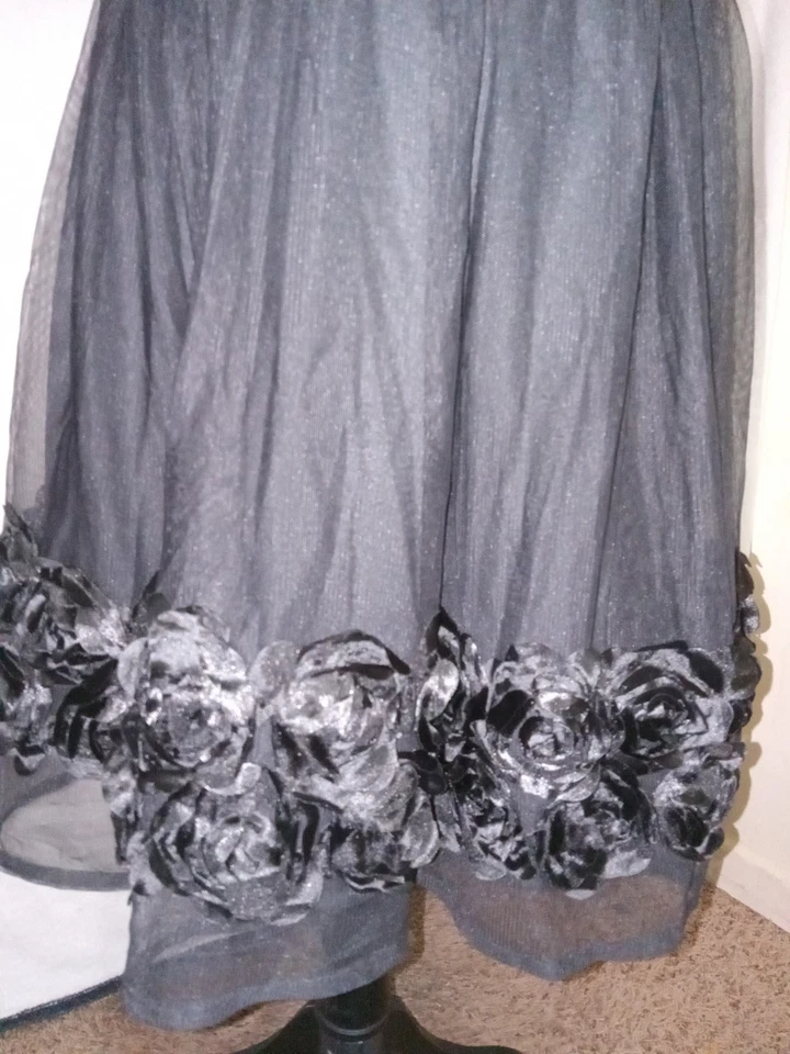 Trixxi Fit And Flare Negro Con Chifón Floral Ribete Juniors Talla XL Foto 4 de 4