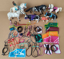 Schleich Pferde mit Zubehör Konvolut Sattel Trense Decke Halfter Geschirr Reiter