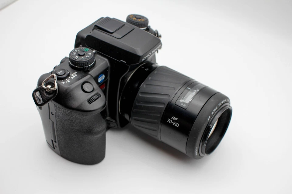 Konica Minolta MAXXUM 7D 6.1MP Digital SLR Camera w/70-210 AF zoom lens - TESTED - Image 2 of 4