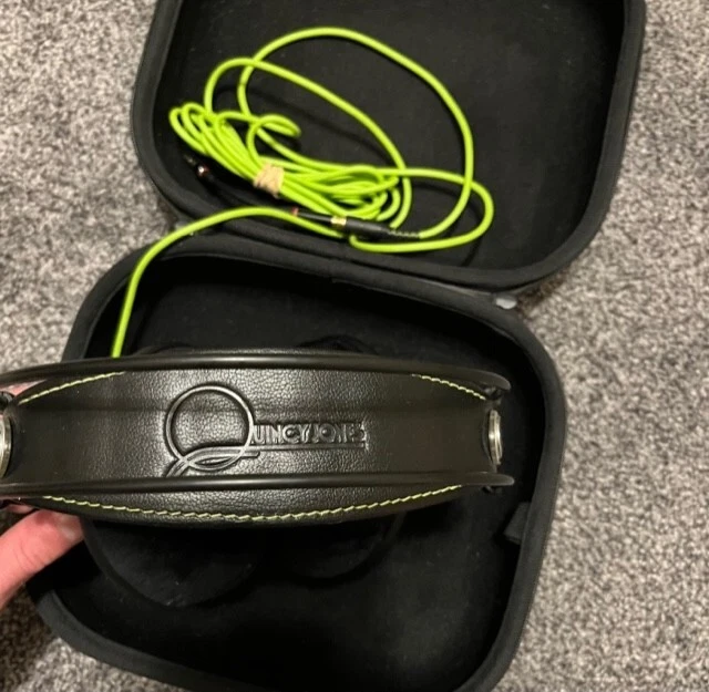 AKG Q 701 Headphones Excellent Condition with carry case Bundle