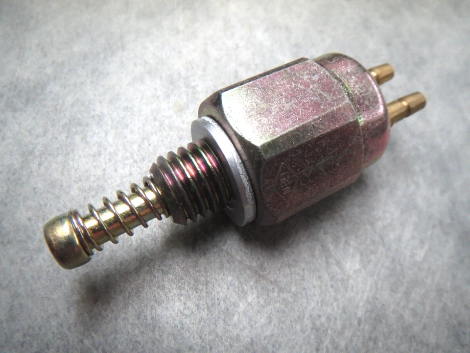 Interruptor de luz de respaldo para Mazda B2000 S712 1979-1982 hecho en Japón - ¡Envío rápido! Foto 2 de 4