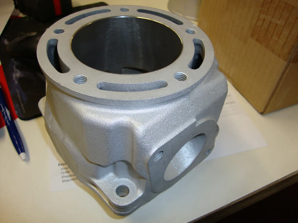 1997 年雅马哈 VMAX 700 SX VX700SX 发动机电机 CYLINDER BORE JUG 8CH-11311-01-00 — 第 2/3 张图片