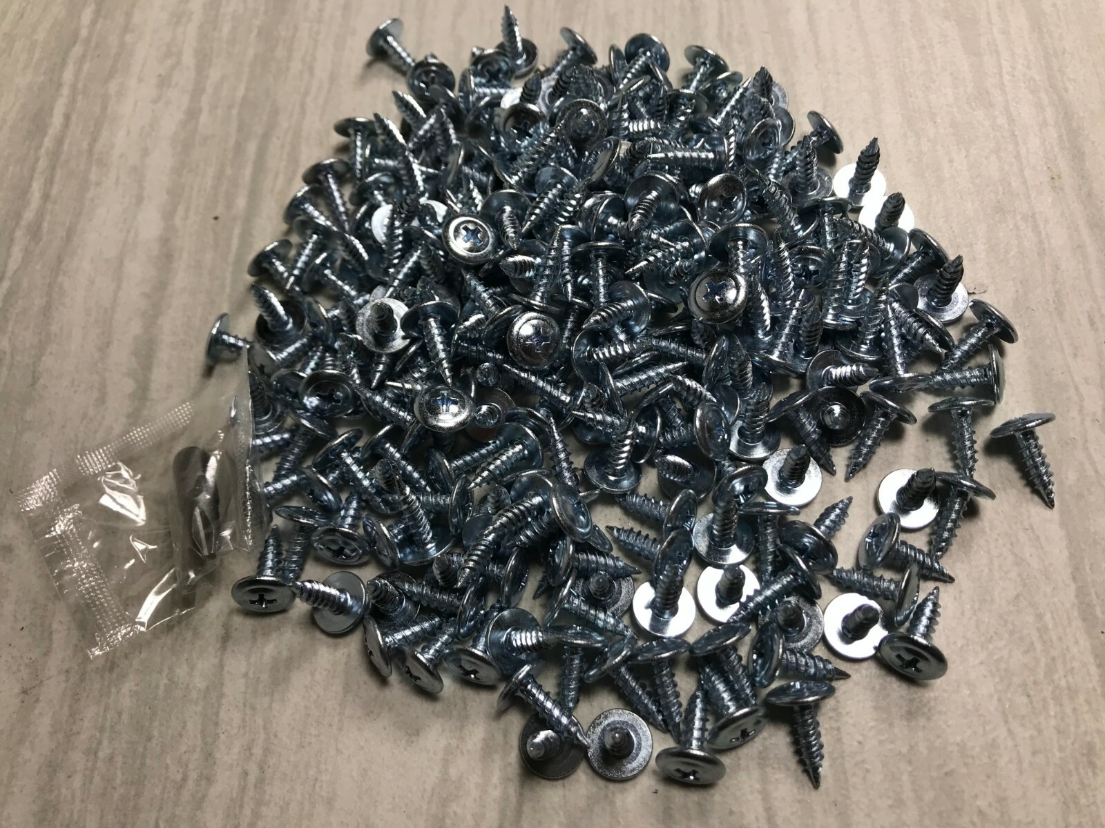Self Piercing Lath Screws 1LB 263 PC 8 x 9/16" Metal to Wood Sharp