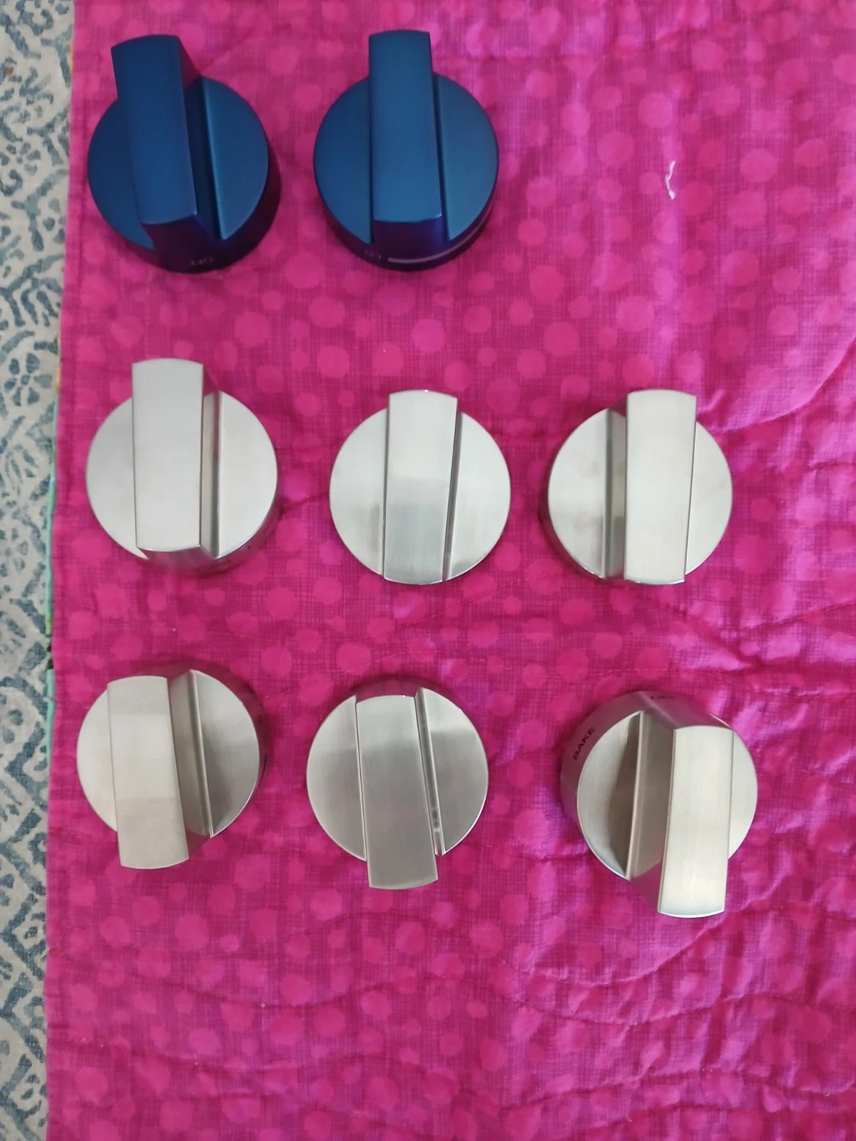 Thermador Professional PAKNOBLUWH Metallic Knob Kit for Pro Harmony Ranges
Opens in a new window or