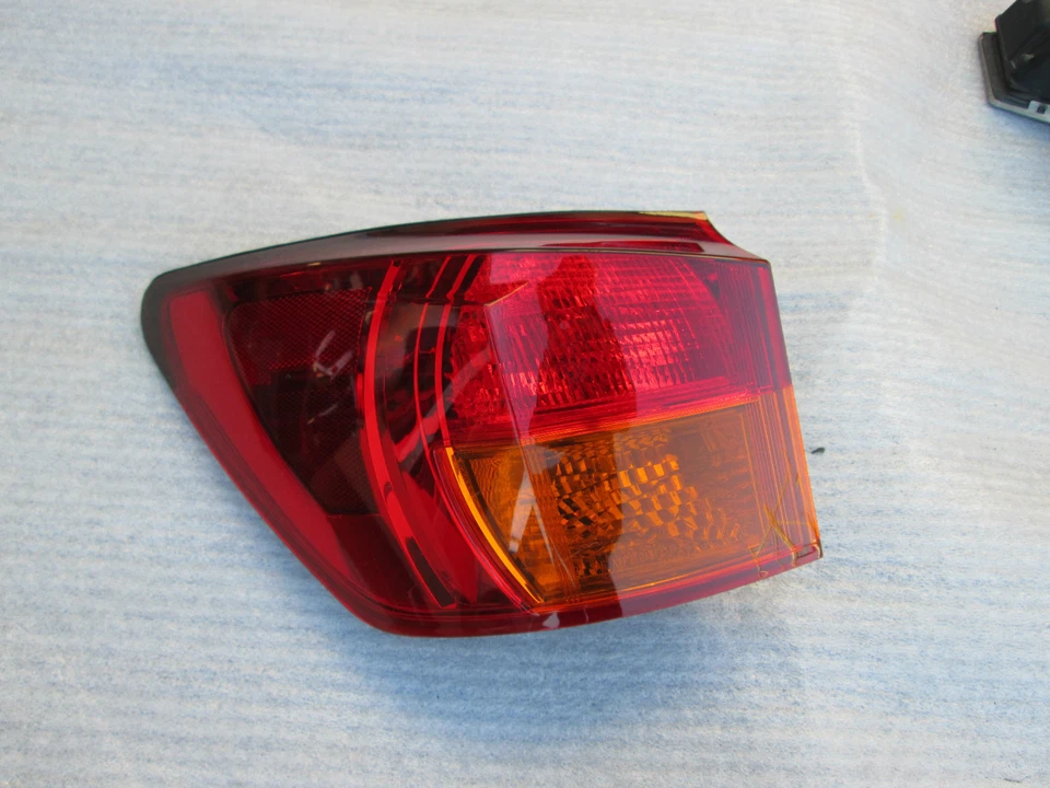 LUZ TRASERA LEXUS IS250 IS350 SEDÁN ORIGINAL FABRICANTE DE EQUIPOS ORIGINALES 2006 2007 2008 Foto 2 de 4