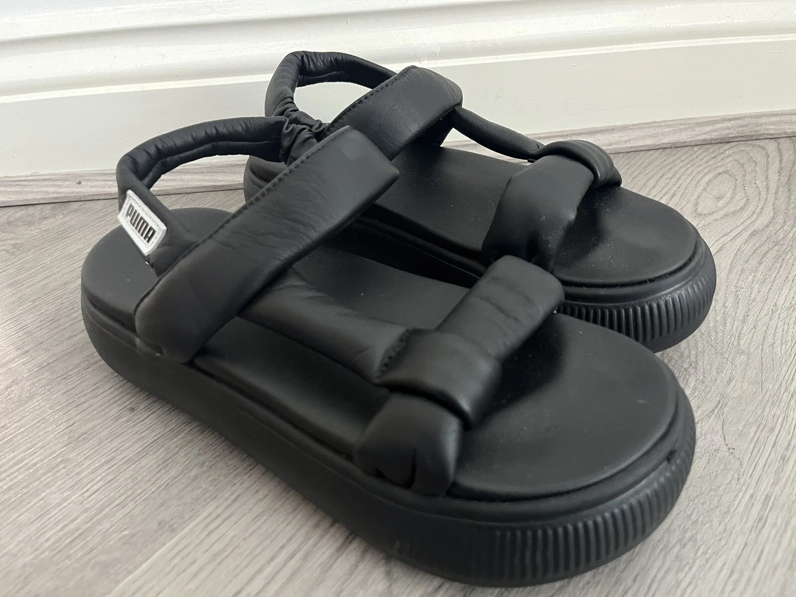 Sandali con plateau Puma Mayu da donna in pelle nera taglia UK 6 nuovi senza scatola