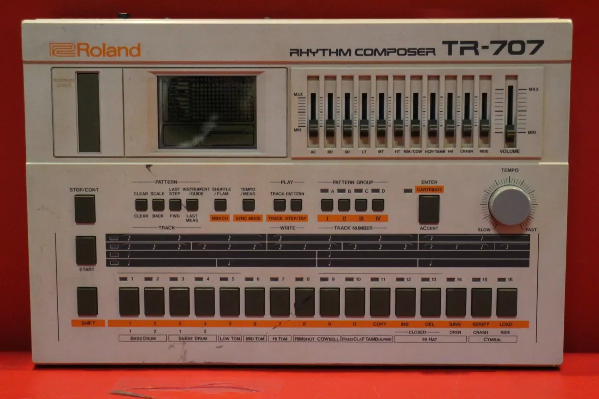 Vintage Roland TR-707 Analog Drum Rhythm Machine Sequencer TR 707 U1908  230202